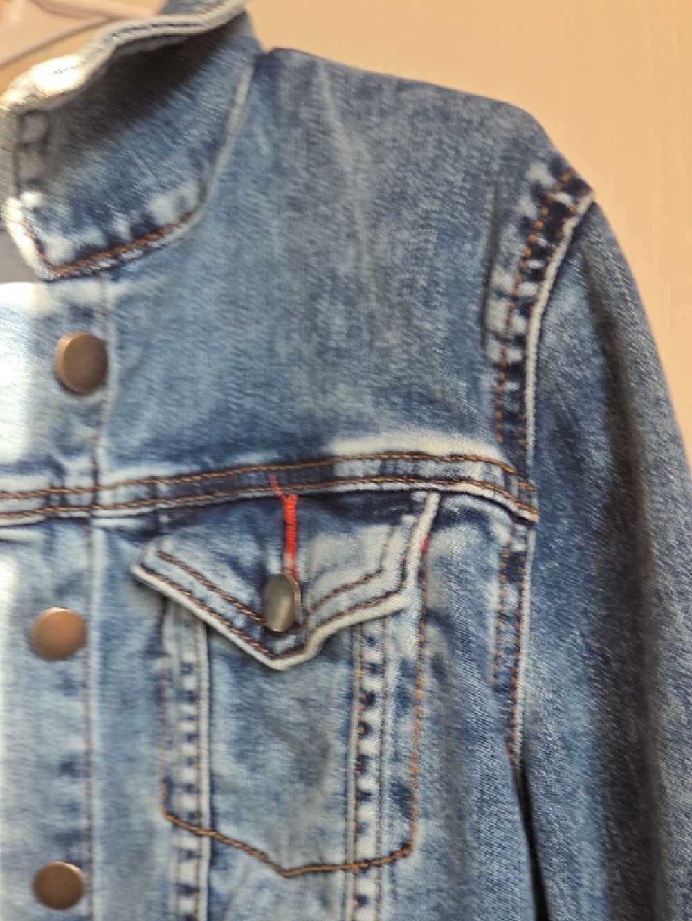Kut from the Kloth Light Blue Denim Jacket with Contrast Stitching - Picture 4 of 6